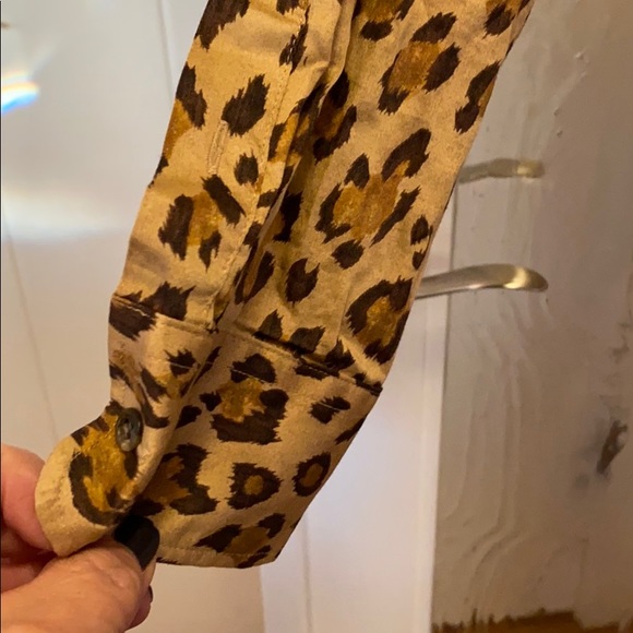 Leopard print button down - Picture 5 of 6